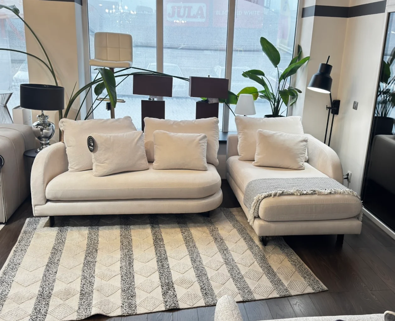Showroom 2